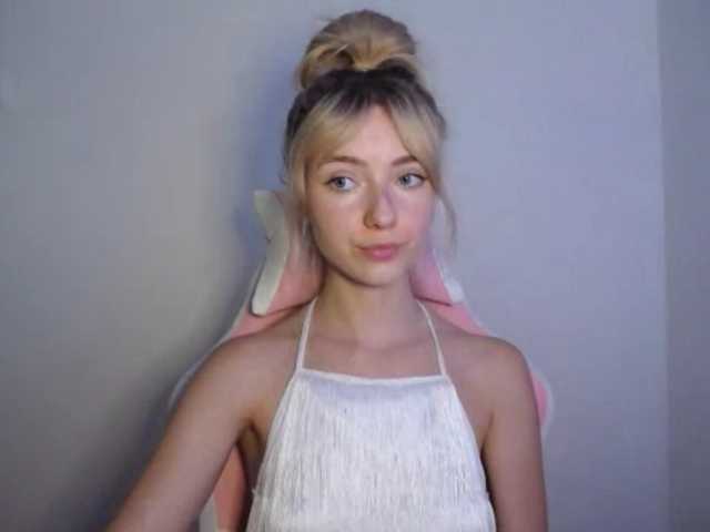 LuciaGlow live cam on BongaCams