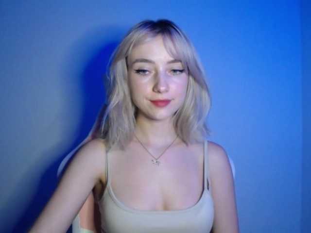 LuciaGlow live cam on BongaCams
