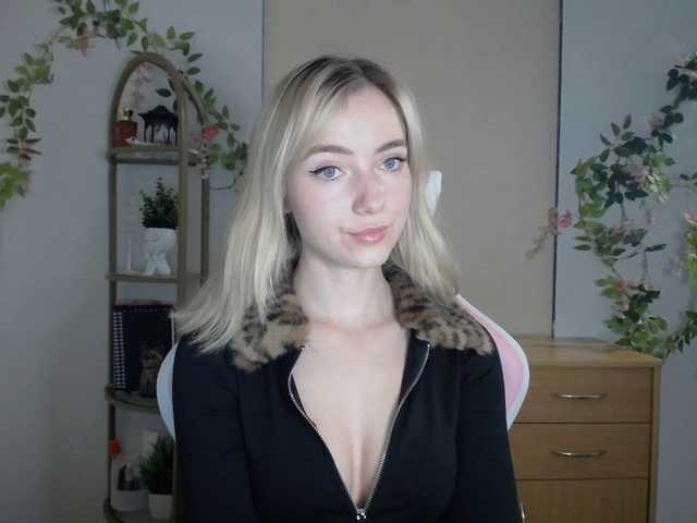 LuciaGlow live cam on BongaCams