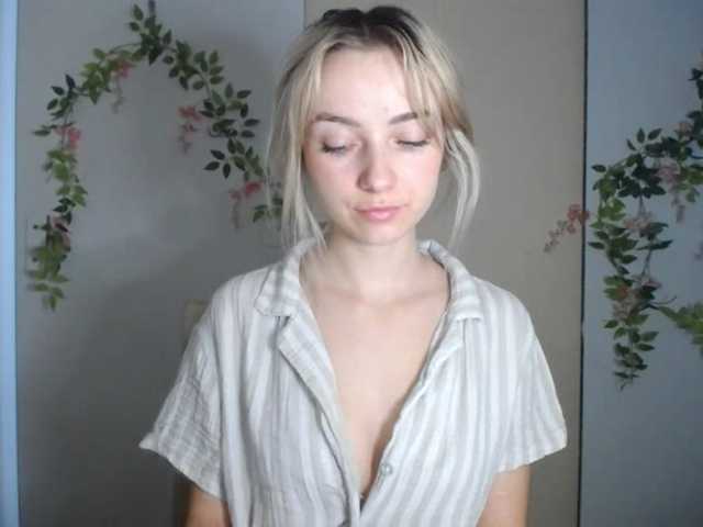 LuciaGlow live cam on BongaCams