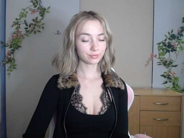 LuciaGlow — live female cam