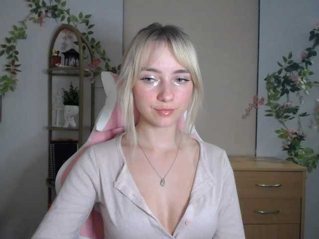 LuciaGlow live cam on BongaCams
