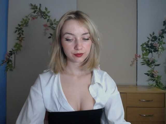 LuciaGlow live cam on BongaCams