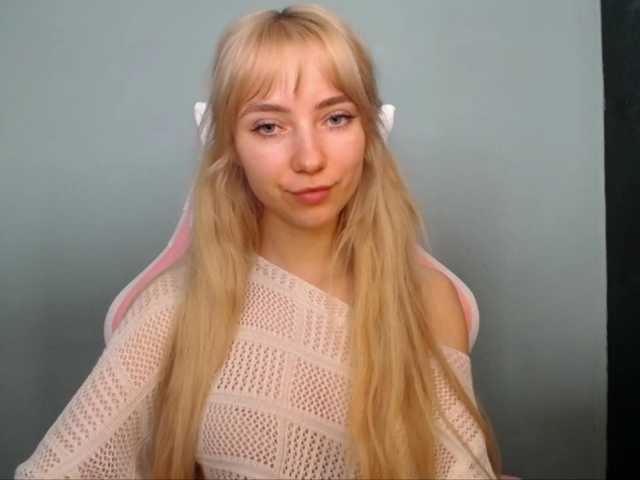 LuciaGlow's BongaCams show and profile