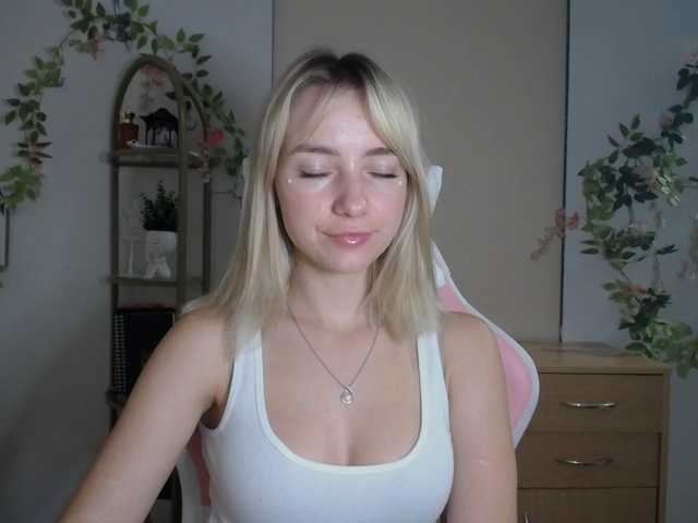 LuciaGlow live cam on BongaCams