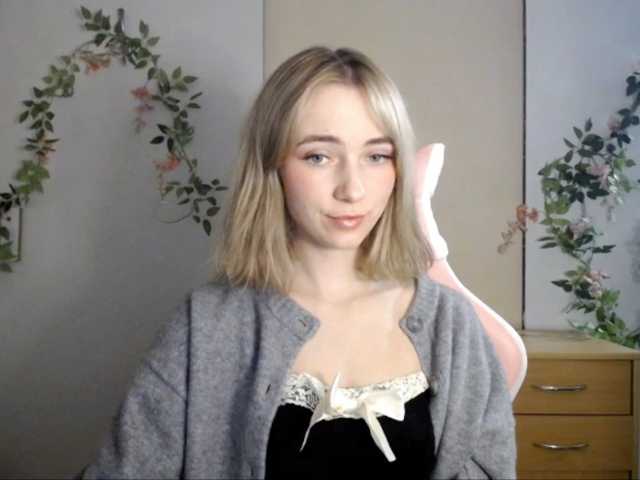 LuciaGlow, live now on BongaCams