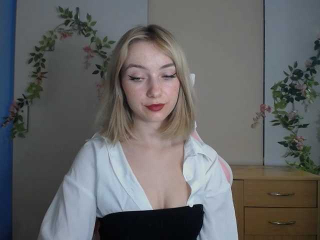LuciaGlow live cam on BongaCams