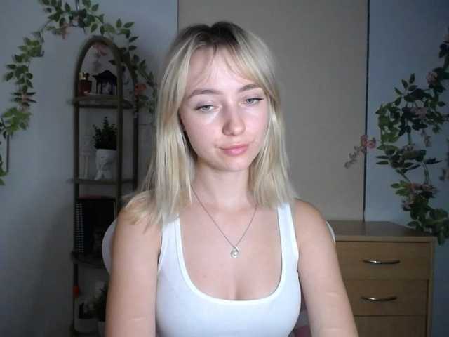 LuciaGlow live cam on BongaCams