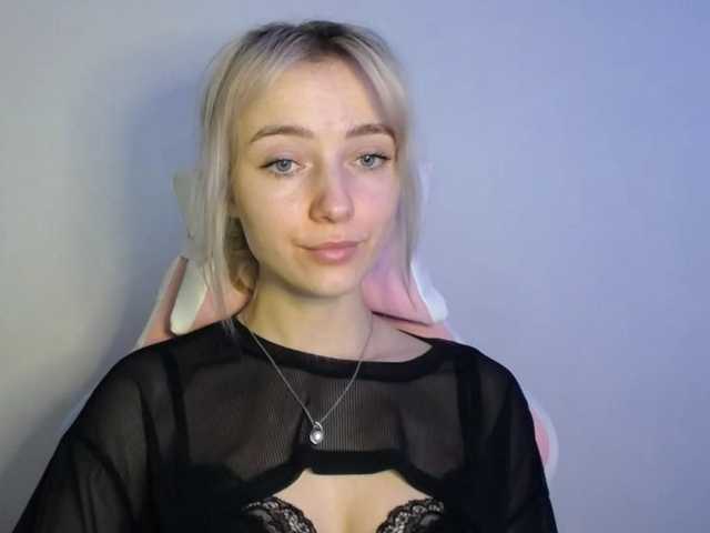 LuciaGlow live webcam show