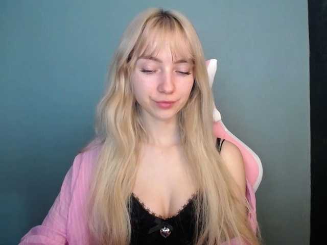 LuciaGlow webcam bongacams model stream image