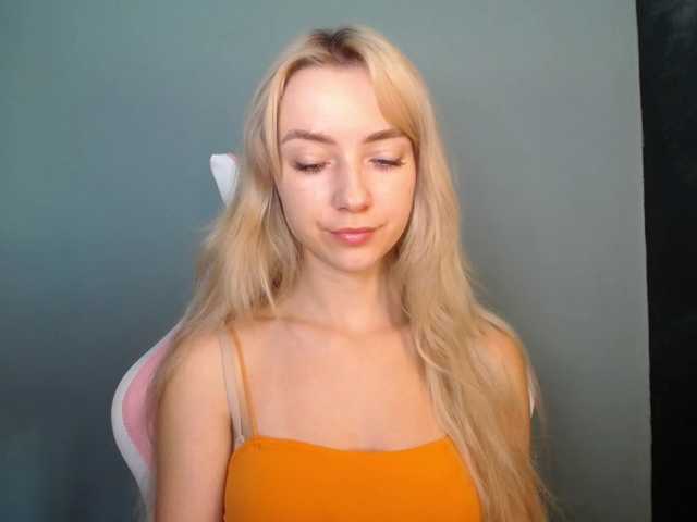 LuciaGlow live cam on BongaCams