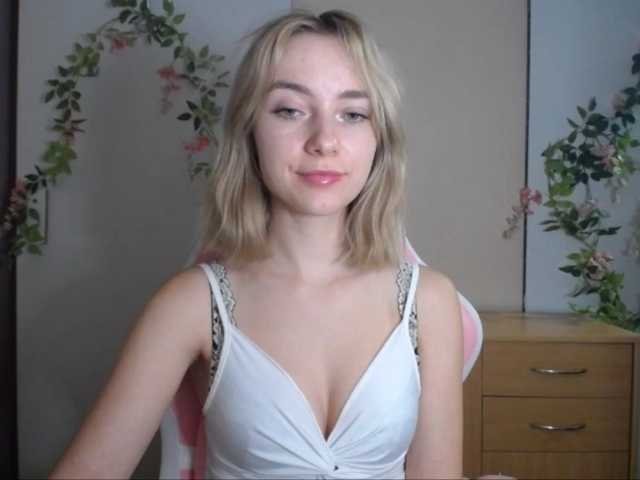 LuciaGlow live cam on BongaCams