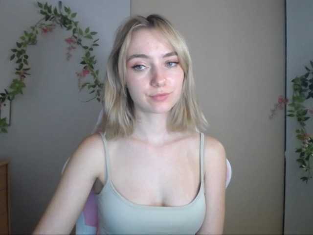 LuciaGlow live cam on BongaCams