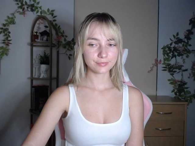 LuciaGlow live cam on BongaCams