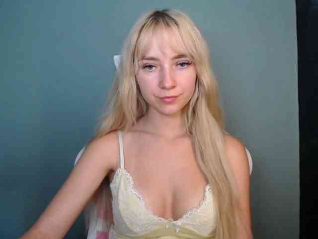 LuciaGlow webcam