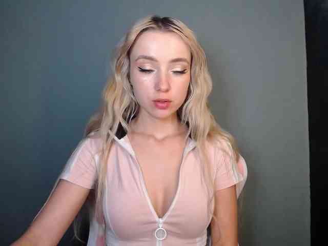LuciaGlow webcam