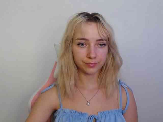 LuciaGlow webcam
