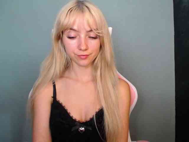 LuciaGlow webcam