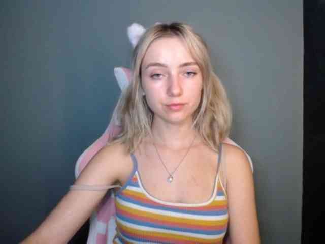LuciaGlow webcam