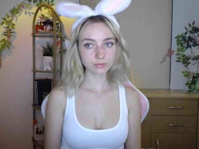 LuciaGlow webcam