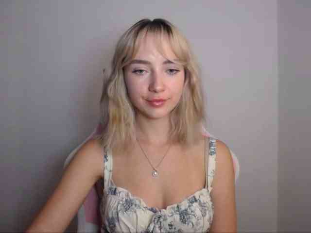 LuciaGlow webcam