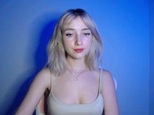 LuciaGlow webcam