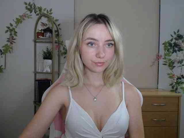 LuciaGlow webcam