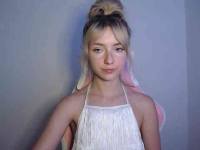 LuciaGlow webcam