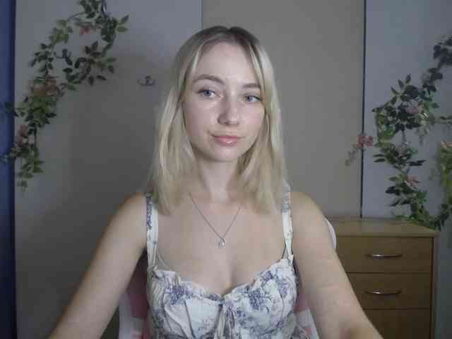 LuciaGlow webcam