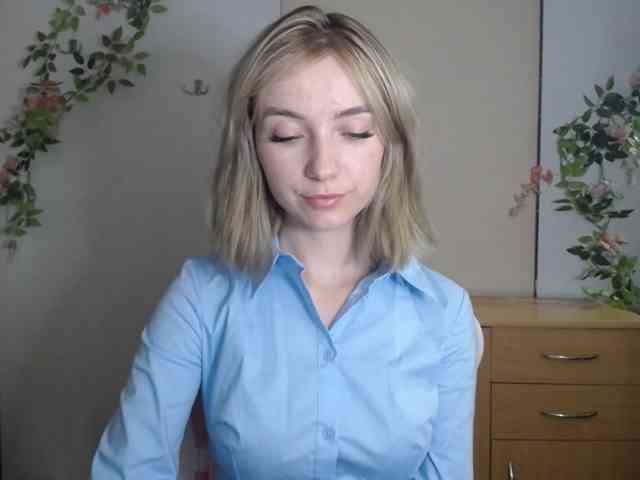 LuciaGlow webcam