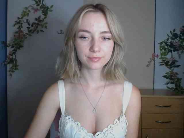 LuciaGlow webcam
