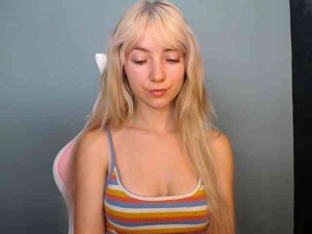 LuciaGlow webcam