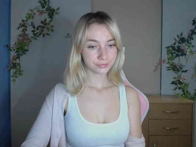 LuciaGlow webcam