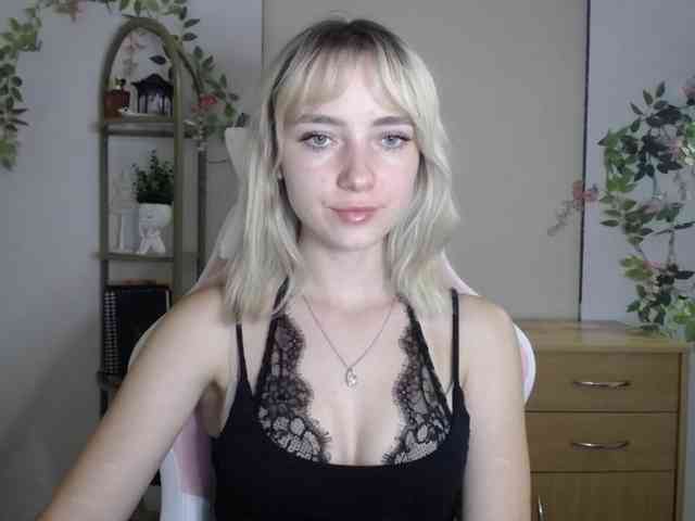 LuciaGlow webcam