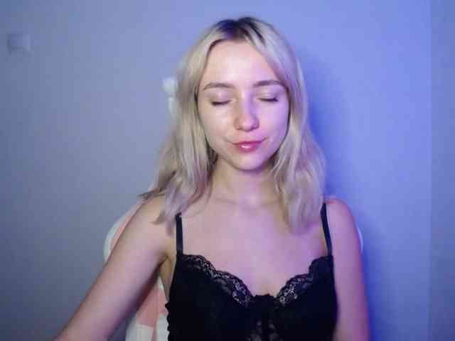 LuciaGlow webcam