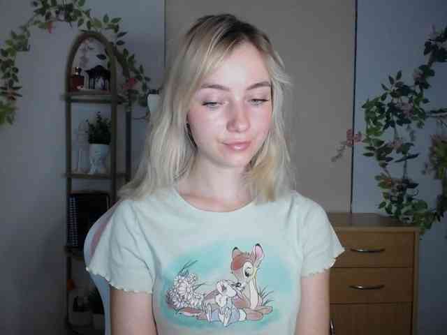 LuciaGlow webcam