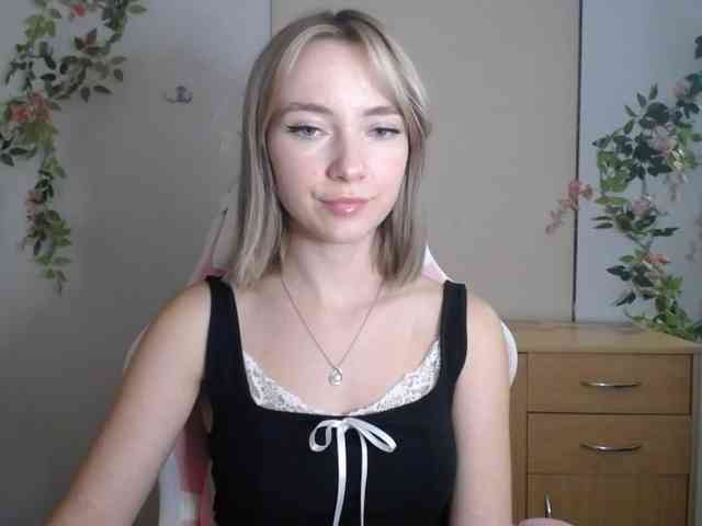 LuciaGlow webcam
