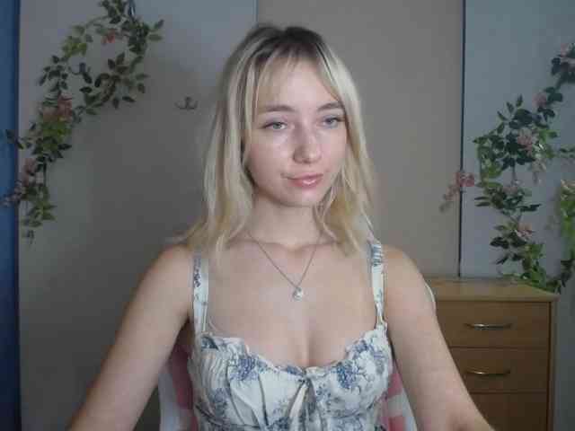 LuciaGlow webcam