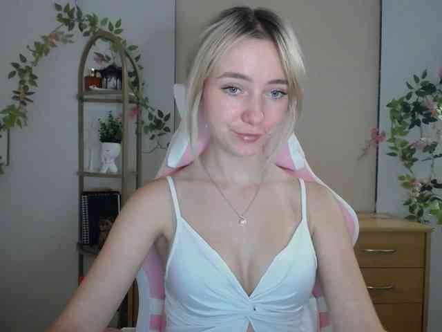 LuciaGlow webcam