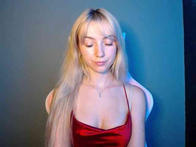 LuciaGlow webcam