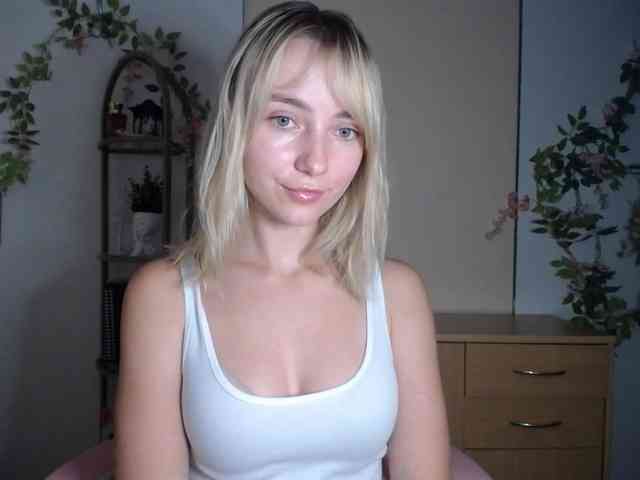 LuciaGlow webcam