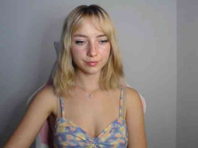 LuciaGlow webcam