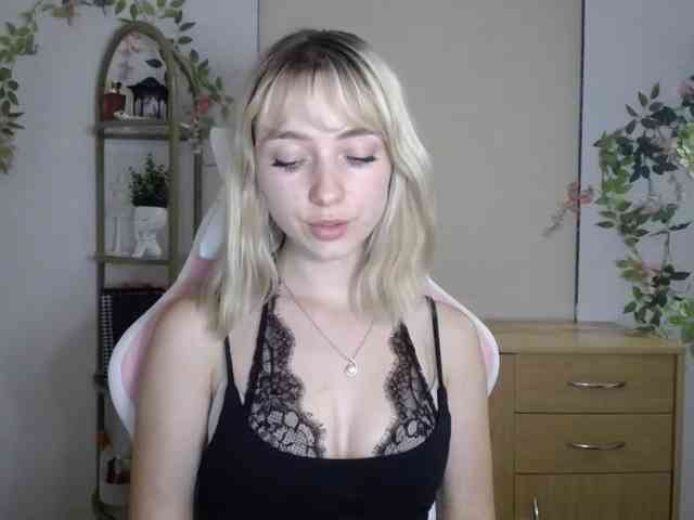 LuciaGlow webcam