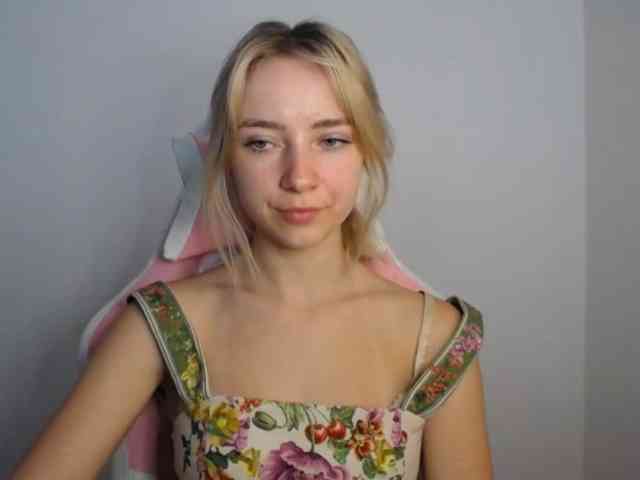 LuciaGlow webcam