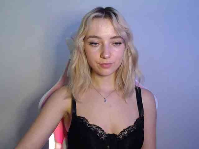 LuciaGlow webcam