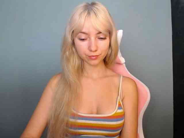 LuciaGlow webcam