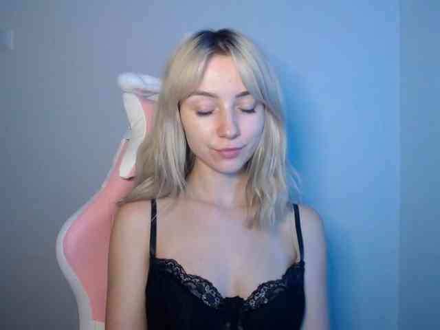 LuciaGlow webcam