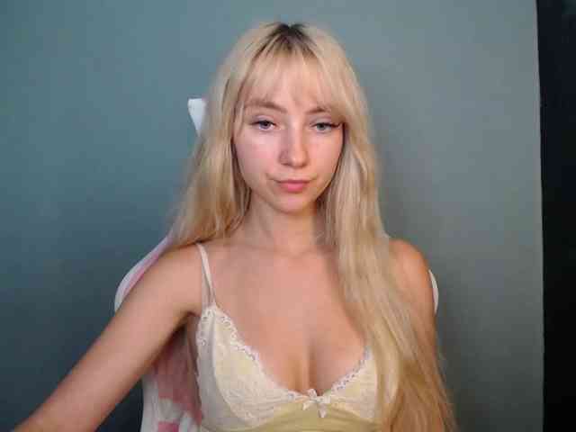 LuciaGlow webcam