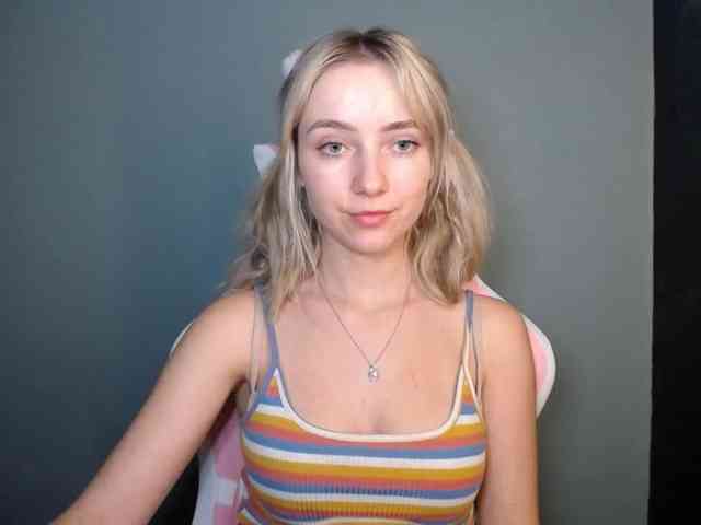 LuciaGlow webcam
