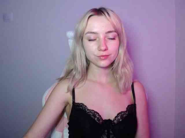 LuciaGlow webcam